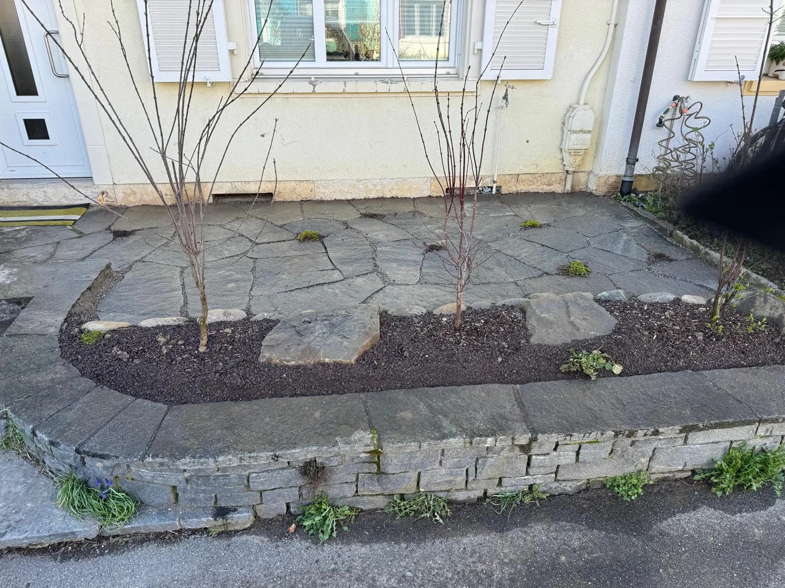 Steinplatten-Terrasse