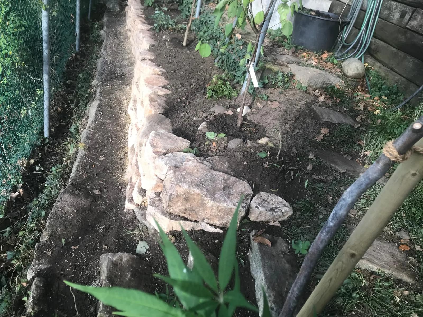 Trockenmauer & Hochbeet - Bild 5